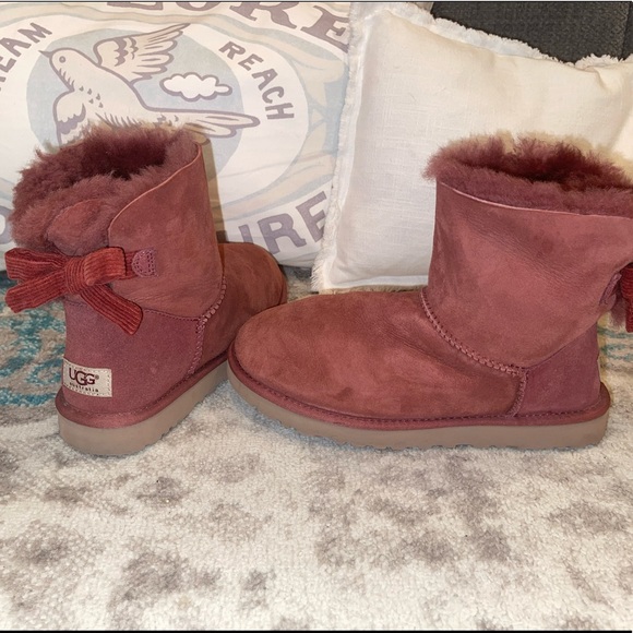 UGG - Corduroy Maroon Bow Boots - Picture 3 of 3